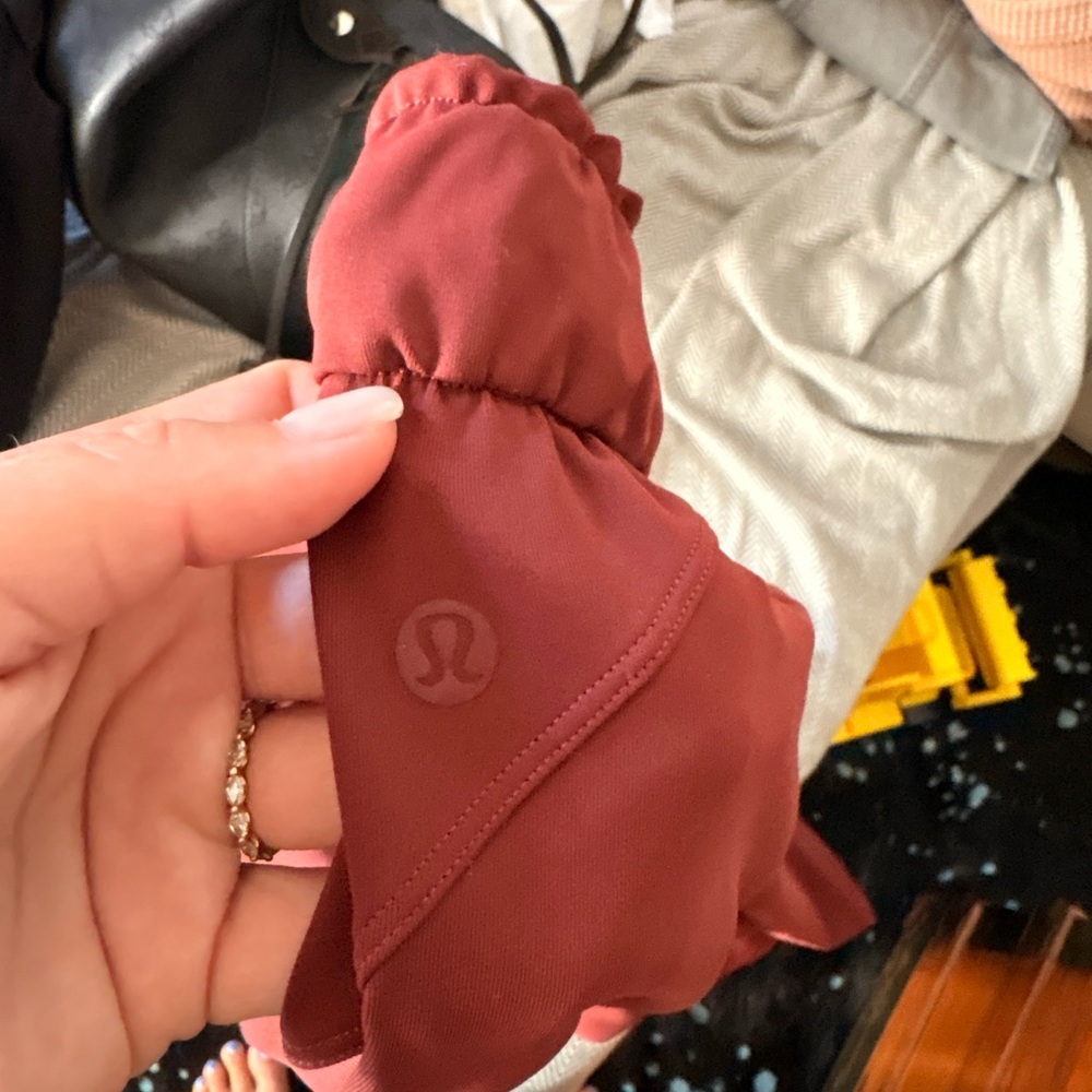 Lululemon on the fly women’s 7/8 pants size 4 - Picture 3 of 3